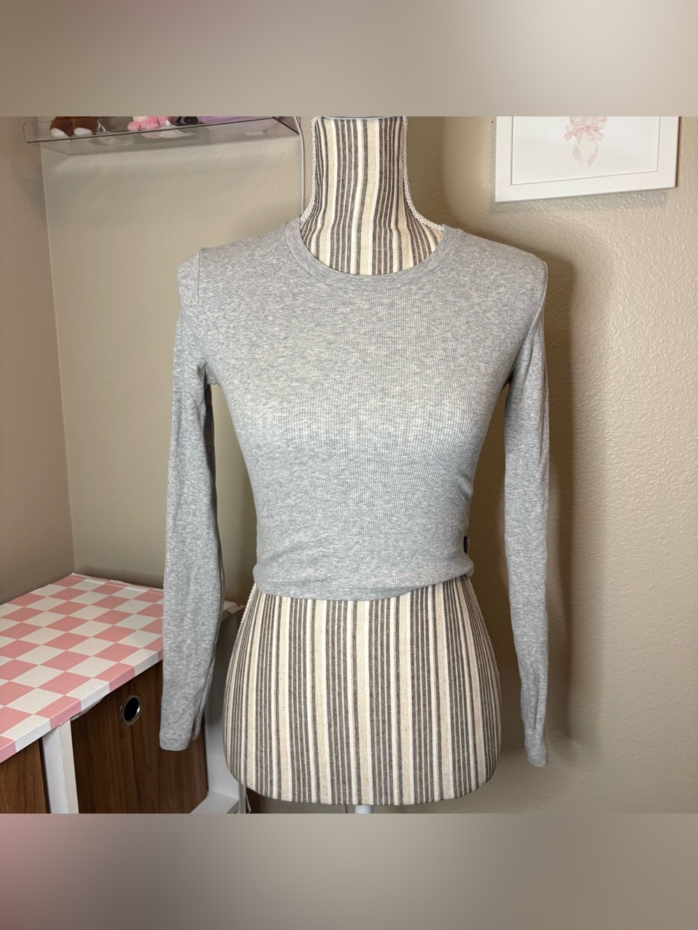 TNA aritzia preppy quiet luxury cotton long sleeve fall girlie pop vsco trendy t